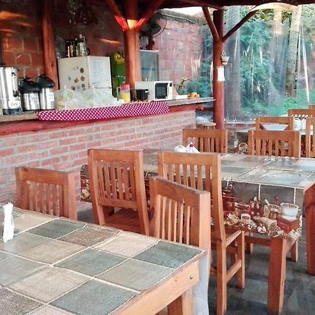 Hostel Y Posada Colibri Puerto Iguazu Bagian luar foto
