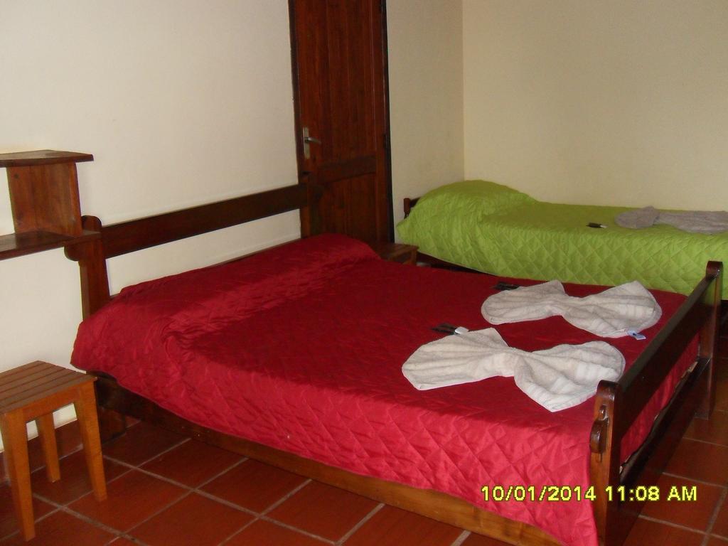 Hostel Y Posada Colibri Puerto Iguazu Bagian luar foto