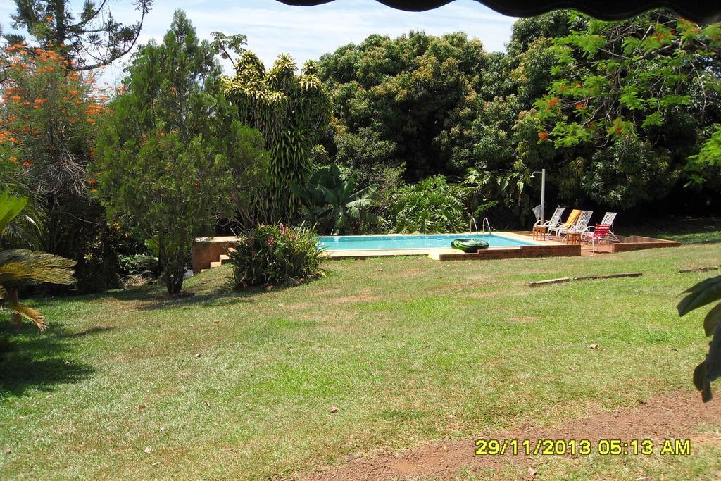 Hostel Y Posada Colibri Puerto Iguazu Bagian luar foto
